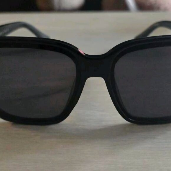 Burberry Women’s Sunglasses – Preowned - Picture 2 of 4